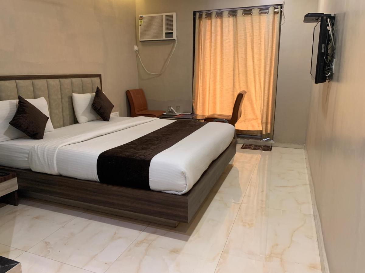 Hotel Merakee - Near Dahisar Mira Road Mumbai Exterior photo