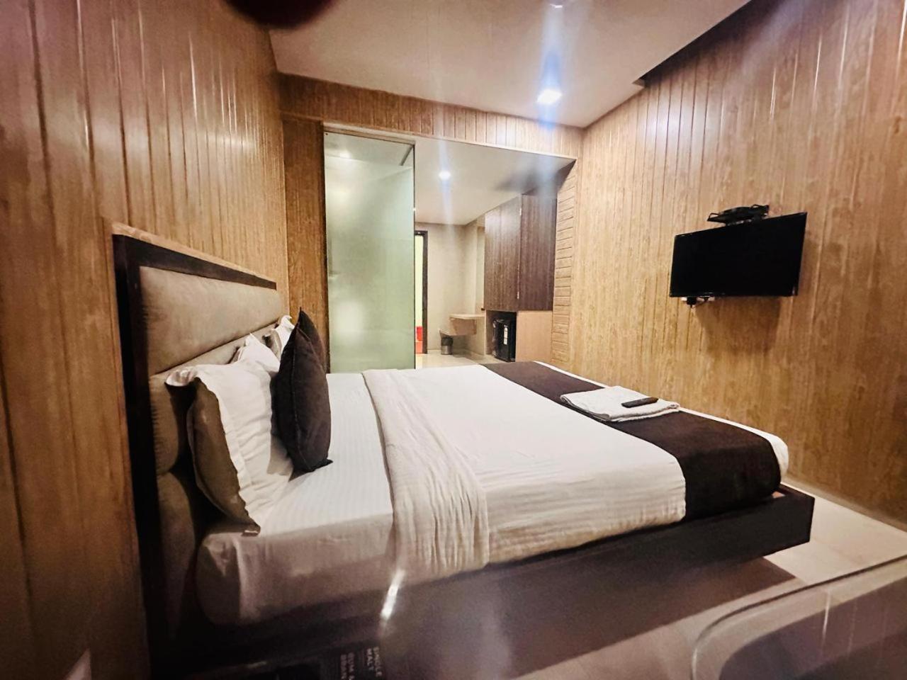 Hotel Merakee - Near Dahisar Mira Road Mumbai Exterior photo