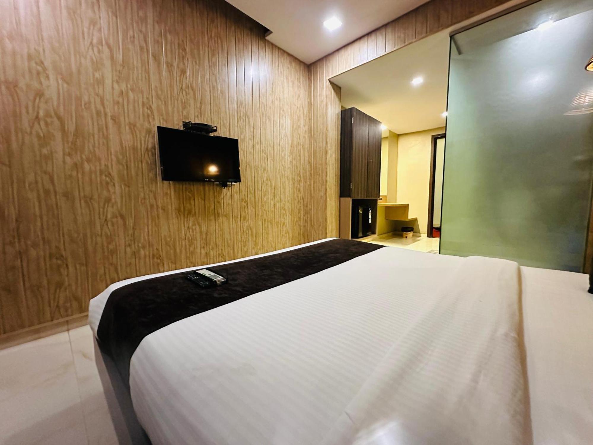Hotel Merakee - Near Dahisar Mira Road Mumbai Exterior photo